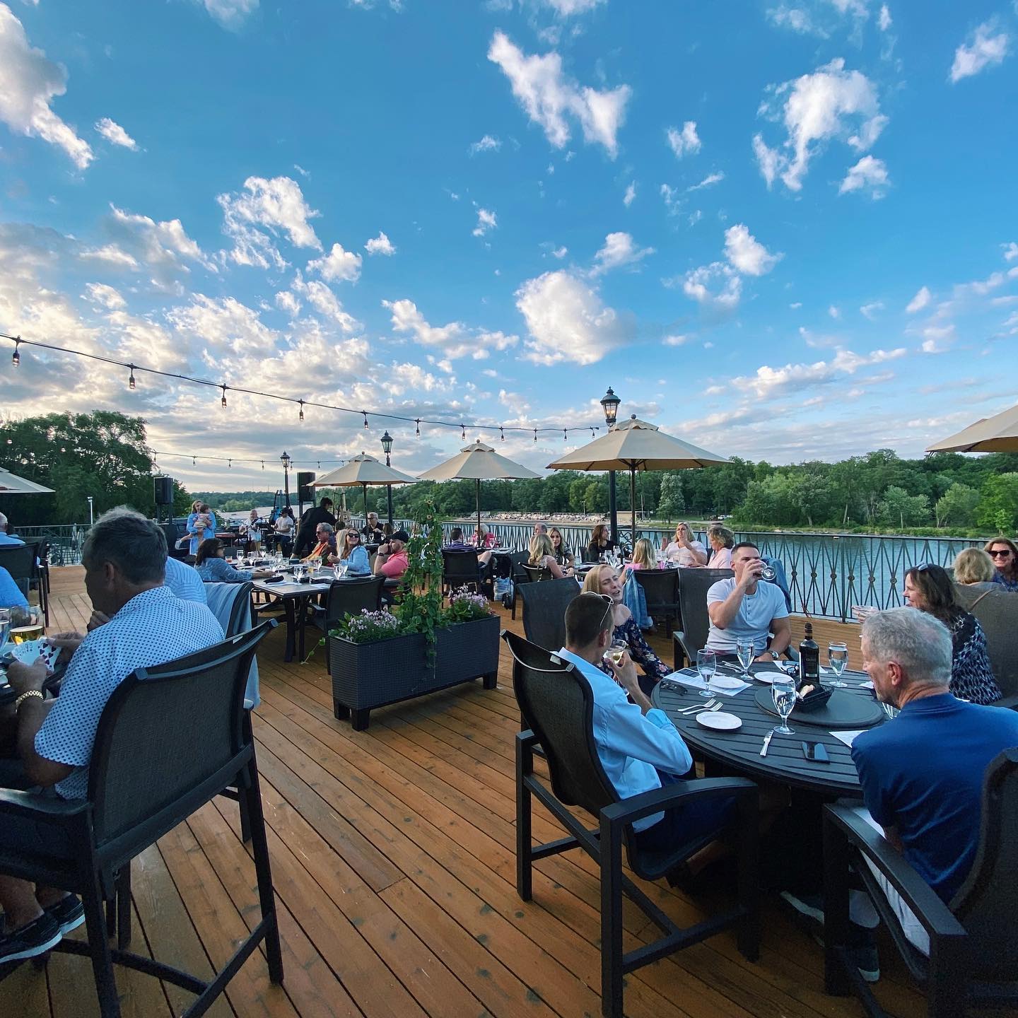 Dining_on_the_Deck